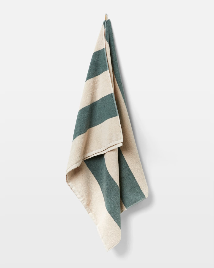 Beach Towel Vinda - Seashell Beige / Washed Bottle Green in the group Bath / Beach towels at A L V A (1218)